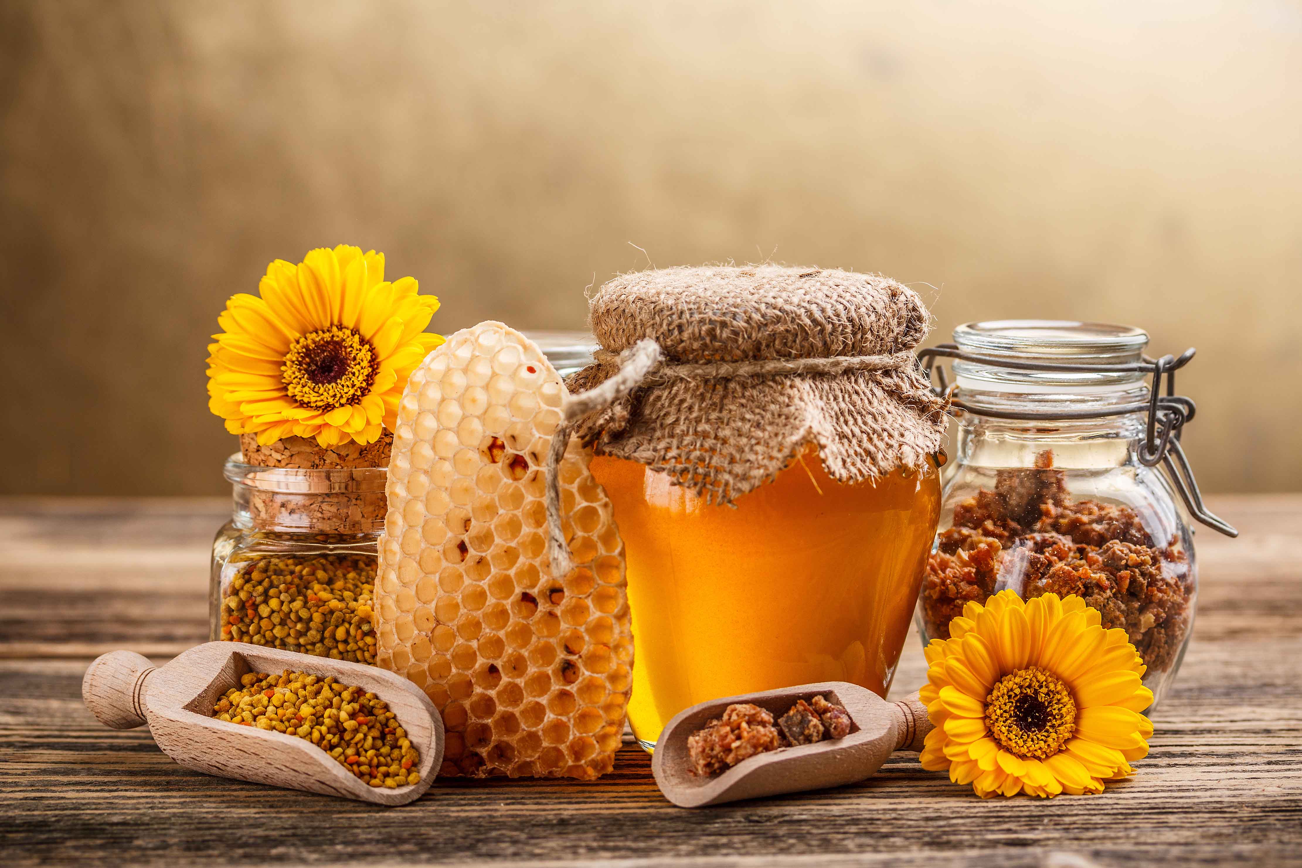 تشخیص عسل اصل با یک لیوان آب