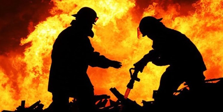 آتش سوزی گسترده در کارگاه مبل سازی