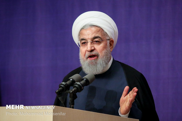 دشمن می‌خواهد مردم را از آینده توسعه ایران ناامید کند