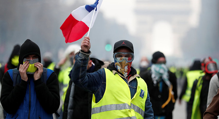 اعتراض جلیقه زردها در فرانسه آغاز شد