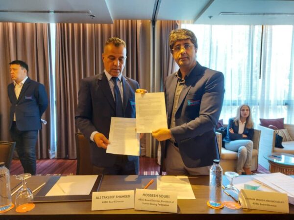 ایران با فدراسیون‌های بوکس قزاقستان و عراق تفاهمنامه همکاری امضا کرد