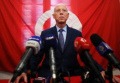 دموکراسی ضعیف در تونس در حمایت از زندگی است