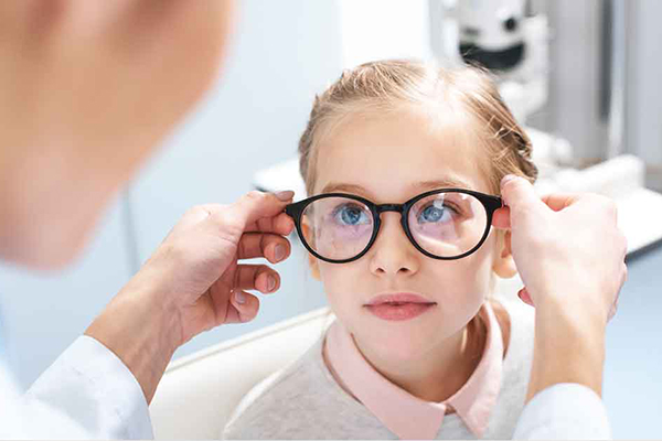 استفاده از قطره چشمی آتروپین در کودکان ممکن است شروع نزدیک بینی را به تأخیر بیاندازد
