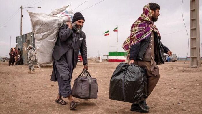 هرگونه خدمت به اتباع خارجی مجاز، منوط به داشتن بیمه درمان و حوادث است