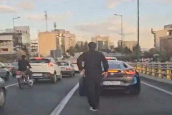 تلاش پلیس برای شناسایی سارقان مسلح در یکی از بزرگراههای پایتخت تلاش پلیس برای شناسایی سارقان مسلح در یکی از بزرگراههای پایتخت